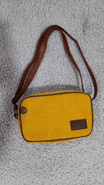 کیف دوشی مخمل رعنا( زرد)